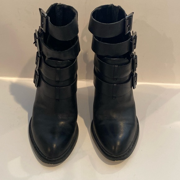 Gently worn Chinese laundry size 8 heeled boots. - Picture 1 of 8